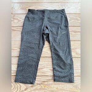 Nike Women's Dri-Fit Epic Run Tight Running Capri size medium
